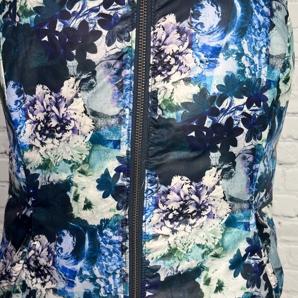 Floral Sleeveless Puffer Jacket - Picture 7 of 11